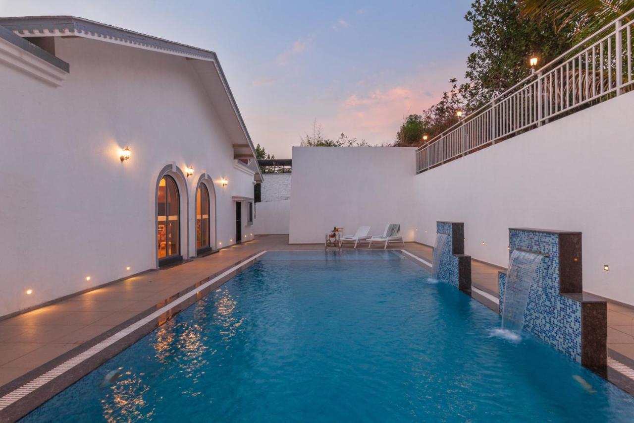 Bellevue Palace By Stayvista - Lavish Abode With A Pool, Landscaped Lawn, Gazebo & Adventure Activities นาสิก ภายนอก รูปภาพ