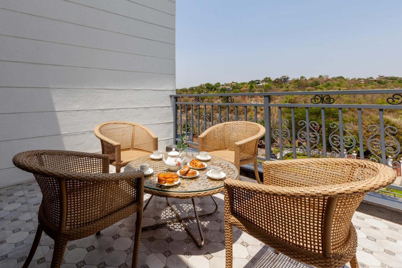 Bellevue Palace By Stayvista - Lavish Abode With A Pool, Landscaped Lawn, Gazebo & Adventure Activities นาสิก ภายนอก รูปภาพ