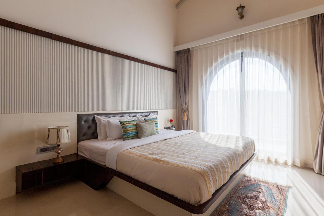 Bellevue Palace By Stayvista - Lavish Abode With A Pool, Landscaped Lawn, Gazebo & Adventure Activities นาสิก ภายนอก รูปภาพ